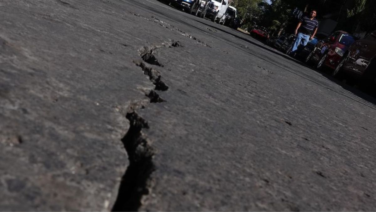 Two 'micro' quakes shake Mexico City residents off the bed